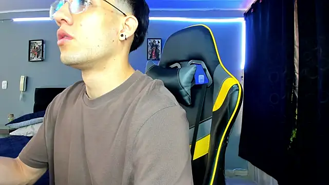 Snapshot of alexgiraldo__ chatting on 09/12/25, 12:49 alexgiraldo online show from 09/12/25, 12:49