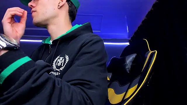 Snapshot of alexgiraldo__ chatting on 09/29/25, 12:11 alexgiraldo online show from 09/29/25, 12:11