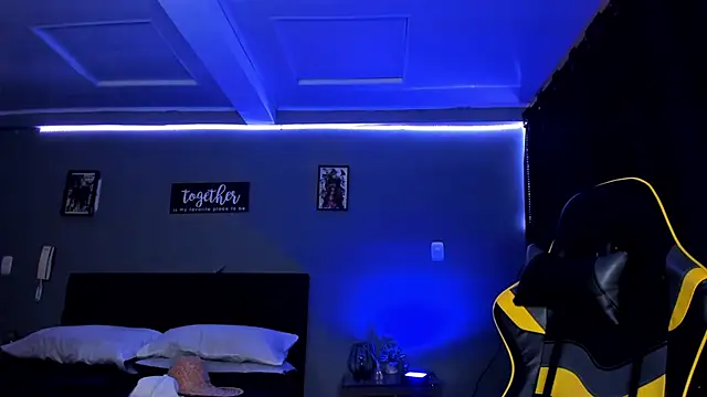 Snapshot of alexgiraldo__ chatting on 10/07/25, 11:22 alexgiraldo online show from 10/07/25, 11:22