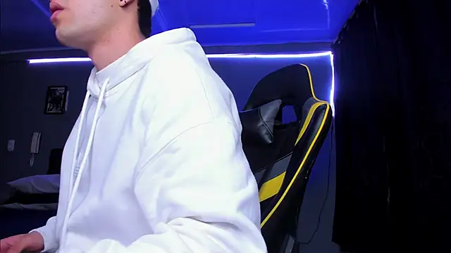 Snapshot of alexgiraldo__ chatting on 11/01/25, 10:53 alexgiraldo online show from 11/01/25, 10:53