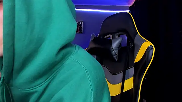 Snapshot of alexgiraldo__ chatting on 09/26/25, 12:56 alexgiraldo online show from 09/26/25, 12:56