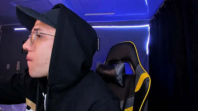 Snapshot of alexgiraldo__ chatting on 12/01/25, 06:14 alexgiraldo online show from 12/01/25, 06:14