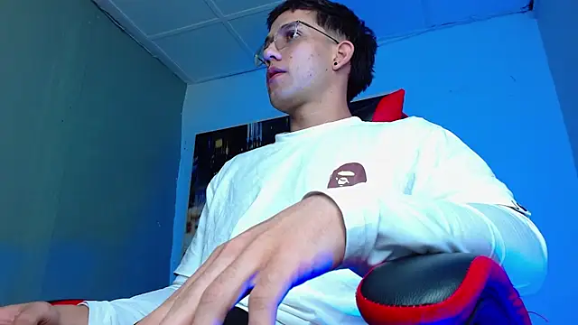 Snapshot of alexgiraldo__ chatting on 04/03/26, 11:38 alexgiraldo online show from 04/03/26, 11:38