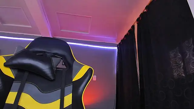 Snapshot of alexgiraldo__ chatting on 10/02/25, 12:08 alexgiraldo online show from 10/02/25, 12:08