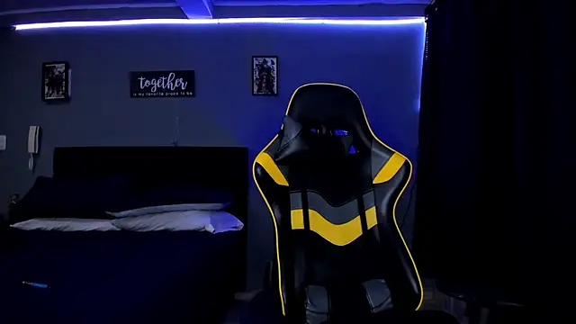 Snapshot of alexgiraldo__ chatting on 09/15/25, 11:10 alexgiraldo online show from 09/15/25, 11:10