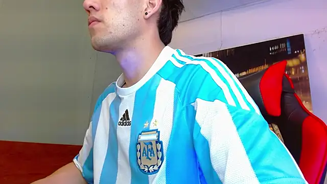 alexgiraldo   online show from 06/17/26, 05:56