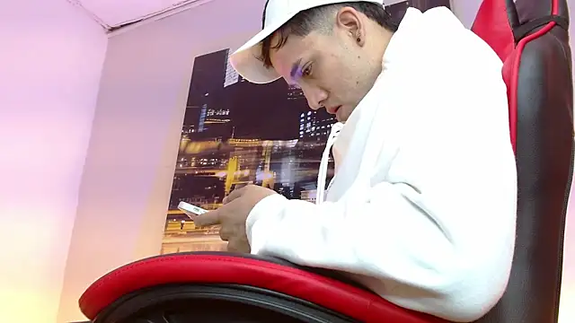 Snapshot of alexgiraldo__ chatting on 03/17/26, 03:04 alexgiraldo online show from 03/17/26, 03:04