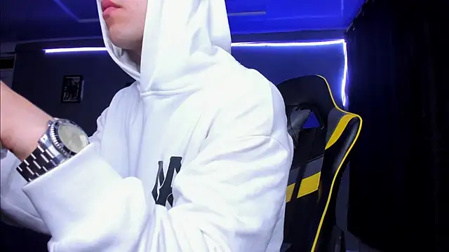 Snapshot of alexgiraldo__ chatting on 10/29/25, 10:14 alexgiraldo online show from 10/29/25, 10:14