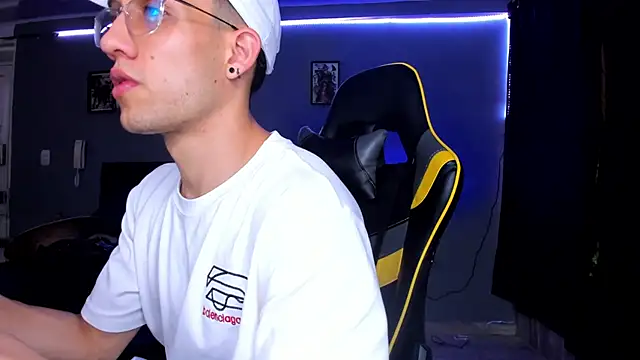 Snapshot of alexgiraldo__ chatting on 09/27/25, 08:48 alexgiraldo online show from 09/27/25, 08:48