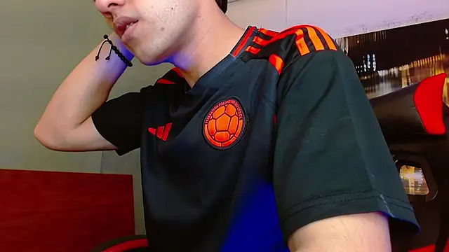 alexgiraldo   online show from 06/18/26, 01:49