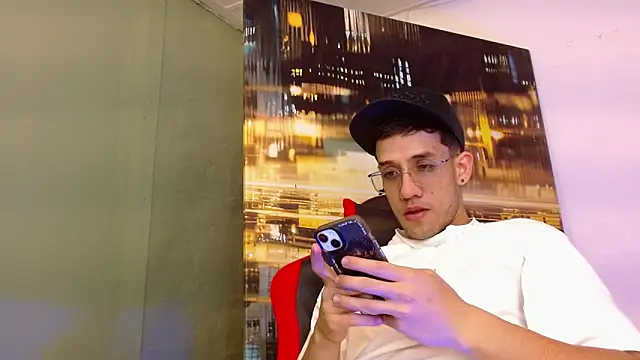 Snapshot of alexgiraldo__ chatting on 04/07/26, 12:56 alexgiraldo online show from 04/07/26, 12:56