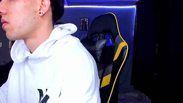 Snapshot of alexgiraldo__ chatting on 09/18/25, 12:08 alexgiraldo online show from 09/18/25, 12:08