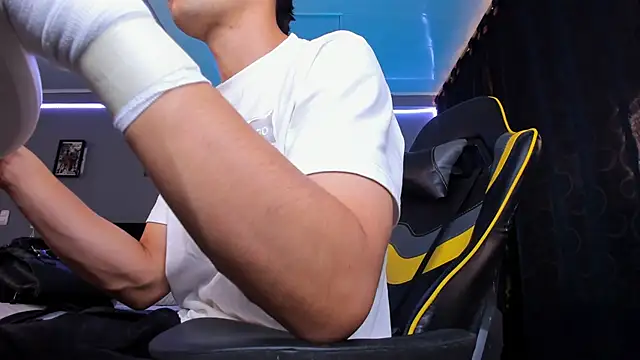 Snapshot of alexgiraldo__ chatting on 12/05/25, 08:17 alexgiraldo online show from 12/05/25, 08:17