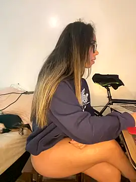 Snapshot of jessens144 chatting on 10/13/25, 04:19 jessens144 online show from 10/13/25, 04:19