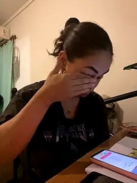 Snapshot of jessens144 chatting on 11/26/25, 04:12 jessens144 online show from 11/26/25, 04:12