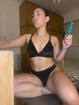 Snapshot of jessens144 chatting on 12/18/25, 03:11 jessens144 online show from 12/18/25, 03:11