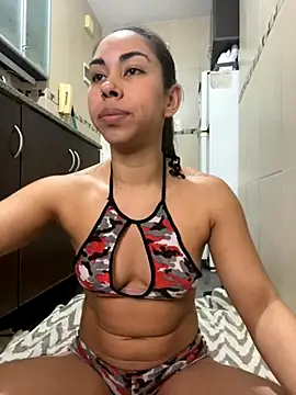 Snapshot of jessens144 chatting on 11/19/25, 03:50 jessens144 online show from 11/19/25, 03:50