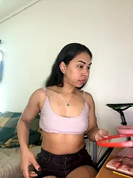 Snapshot of jessens144 chatting on 10/01/25, 02:43 jessens144 online show from 10/01/25, 02:43