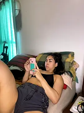 Snapshot of jessens144 chatting on 10/16/25, 06:05 jessens144 online show from 10/16/25, 06:05