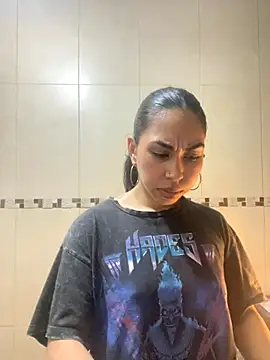 Snapshot of jessens144 chatting on 11/04/25, 03:10 jessens144 online show from 11/04/25, 03:10