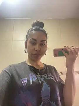 Snapshot of jessens144 chatting on 10/08/25, 02:57 jessens144 online show from 10/08/25, 02:57