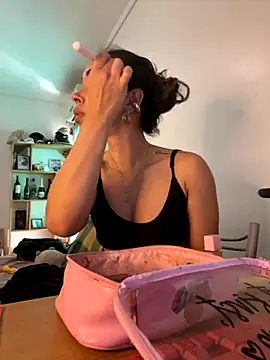 Snapshot of jessens144 chatting on 09/15/25, 03:45 jessens144 online show from 09/15/25, 03:45