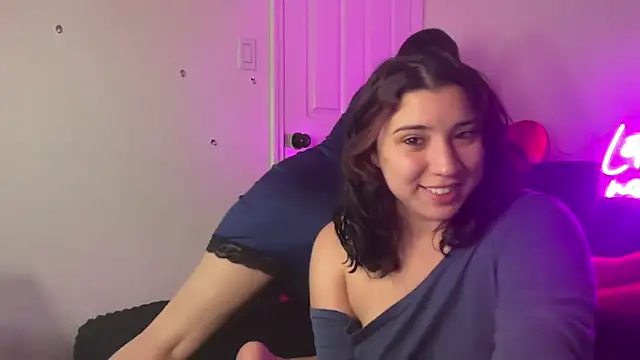 nina lovez online show from 12/18/25, 03:22