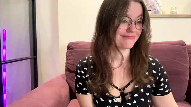 Snapshot of mia_shine_bright_wow chatting on 09/09/25, 02:43 mia shine bright wow online show from 09/09/25, 02:43