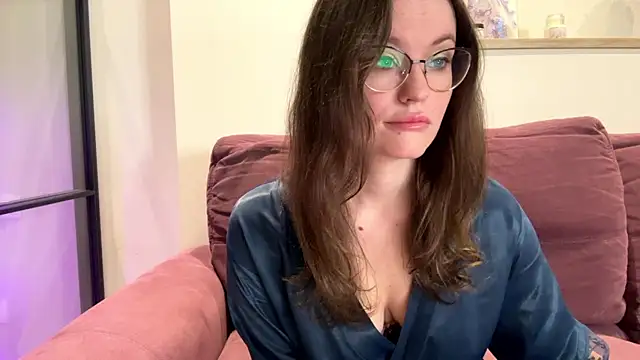 Snapshot of mia_shine_bright_wow chatting on 09/17/25, 03:41 mia shine bright wow online show from 09/17/25, 03:41