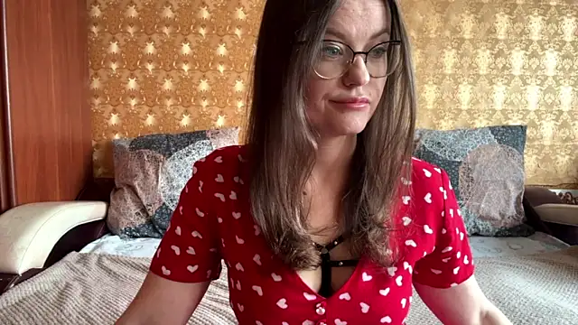 Snapshot of mia_shine_bright_wow chatting on 11/24/25, 03:28 mia shine bright wow online show from 11/24/25, 03:28