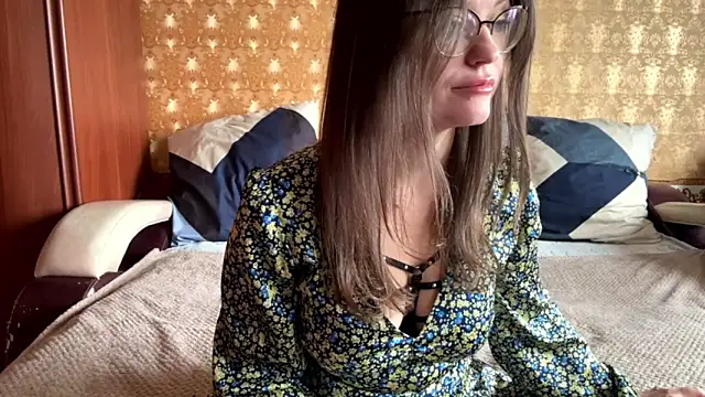 Snapshot of mia_shine_bright_wow chatting on 10/19/25, 05:10 mia shine bright wow online show from 10/19/25, 05:10