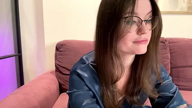 Snapshot of mia_shine_bright_wow chatting on 09/30/25, 04:40 mia shine bright wow online show from 09/30/25, 04:40