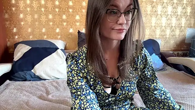 Snapshot of mia_shine_bright_wow chatting on 10/16/25, 05:49 mia shine bright wow online show from 10/16/25, 05:49