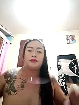 Snapshot of EmmaKantutera chatting on 01/10/26, 12:11 EmmaKantutera online show from 01/10/26, 12:11