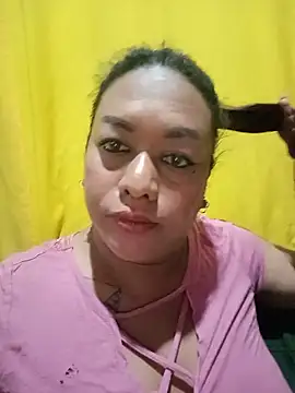 Snapshot of EmmaKantutera chatting on 06/10/26, 11:00 EmmaKantutera online show from 06/10/26, 11:00