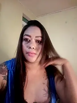 Snapshot of EmmaKantutera chatting on 11/04/25, 05:28 EmmaKantutera online show from 11/04/25, 05:28