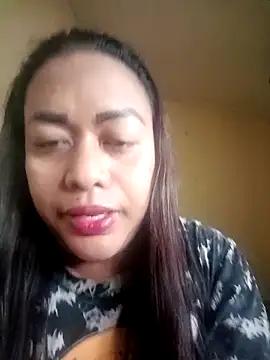 Snapshot of EmmaKantutera chatting on 12/05/25, 08:35 EmmaKantutera online show from 12/05/25, 08:35