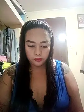 Snapshot of EmmaKantutera chatting on 10/29/25, 10:03 EmmaKantutera online show from 10/29/25, 10:03