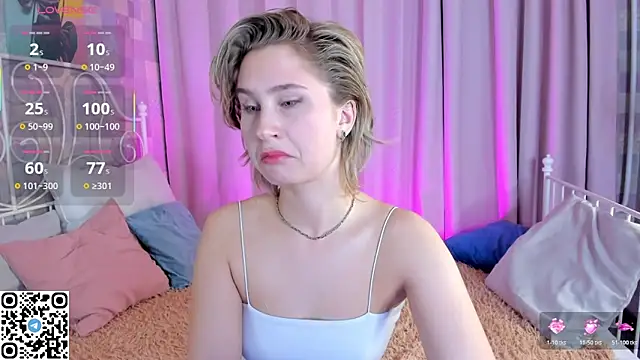 Snapshot of odelynbrower chatting on 10/24/25, 12:20 odelynbrower online show from 10/24/25, 12:20