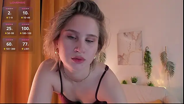 Snapshot of odelynbrower chatting on 11/24/25, 12:32 odelynbrower online show from 11/24/25, 12:32