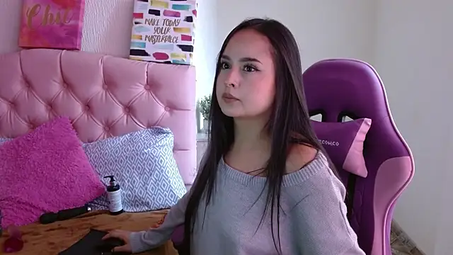 Snapshot of Emma-Flowers chatting on 09/29/25, 07:30 Emma-Flowers online show from 09/29/25, 07:30