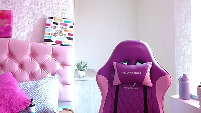 Snapshot of Emma-Flowers chatting on 09/28/25, 07:21 Emma-Flowers online show from 09/28/25, 07:21