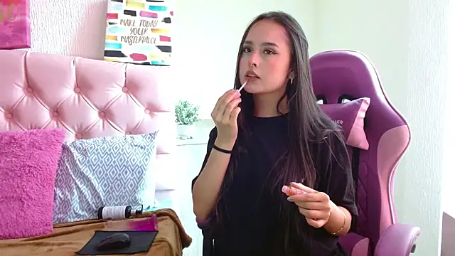 Snapshot of Emma-Flowers chatting on 09/26/25, 07:32 Emma-Flowers online show from 09/26/25, 07:32