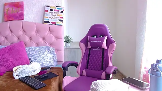 Snapshot of Emma-Flowers chatting on 09/27/25, 06:58 Emma-Flowers online show from 09/27/25, 06:58