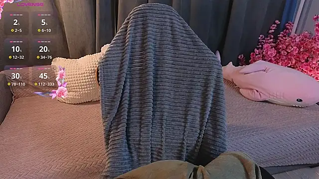 Snapshot of Dark_Shine chatting on 02/13/26, 06:41 Dark Shine online show from 02/13/26, 06:41