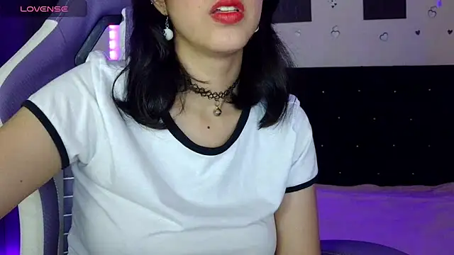 Snapshot of AvlieQueen chatting on 04/10/26, 07:48 AvlieQueen online show from 04/10/26, 07:48