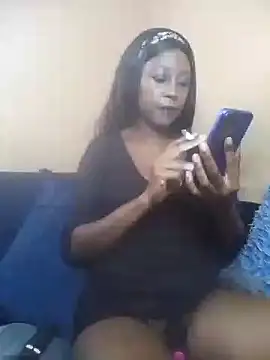 Snapshot of CocoButterxx chatting on 09/19/25, 09:35 CocoButterxx online show from 09/19/25, 09:35
