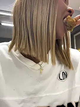 alisonn moon online show from 11/22/25, 12:43