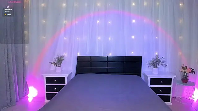 Snapshot of Evolet_Bee chatting on 11/27/25, 01:00 Evolet Bee online show from 11/27/25, 01:00