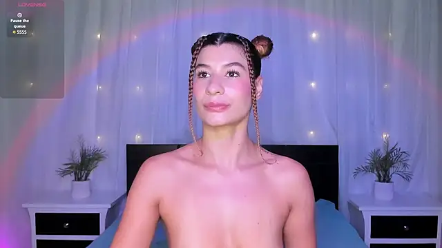 Snapshot of Evolet_Bee chatting on 12/18/25, 11:14 Evolet Bee online show from 12/18/25, 11:14